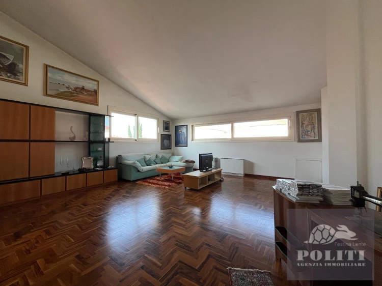 Mansarda abitabile Lussuosa Villa Bifamiliare Cerreto Guidi con giardino privato con vista sulle colline toscane
