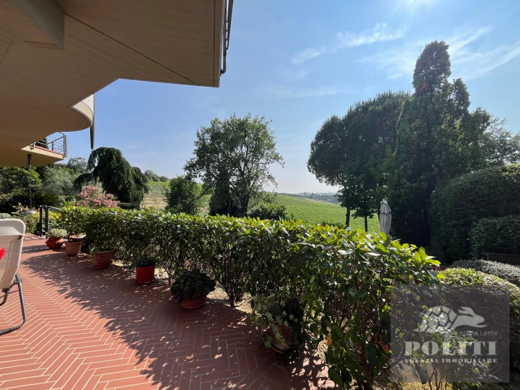 Lussuosa Villa Bifamiliare Cerreto Guidi con giardino privato con vista sulle colline toscane
