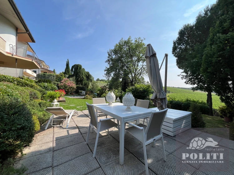 Lussuosa Villa Bifamiliare Cerreto Guidi con giardino privato con vista sulle colline toscane