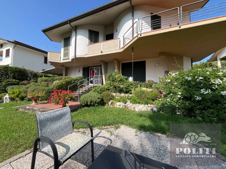 Lussuosa Villa Bifamiliare Cerreto Guidi con giardino privato con vista sulle colline toscane