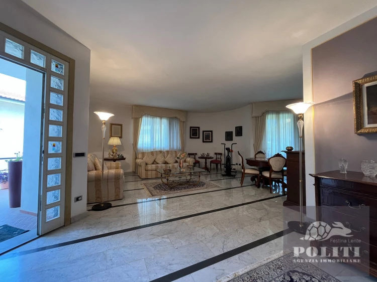 Ampio salone Lussuosa Villa Bifamiliare Cerreto Guidi con giardino privato con vista sulle colline toscane