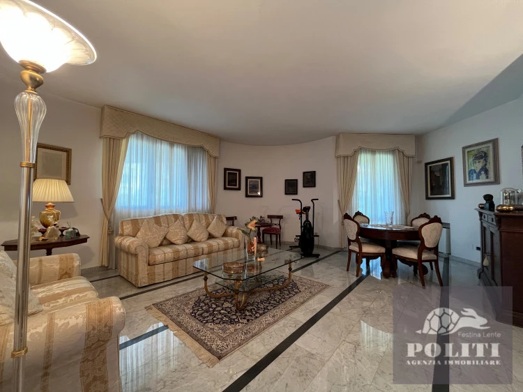 Ampio salone Lussuosa Villa Bifamiliare Cerreto Guidi con giardino privato con vista sulle colline toscane