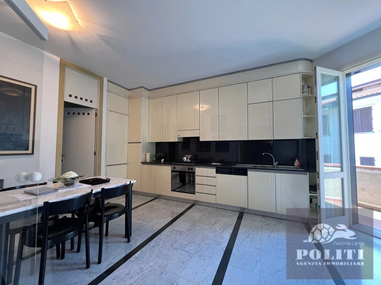 Cucina abitabile Lussuosa Villa Bifamiliare Cerreto Guidi con giardino privato con vista sulle colline toscane
