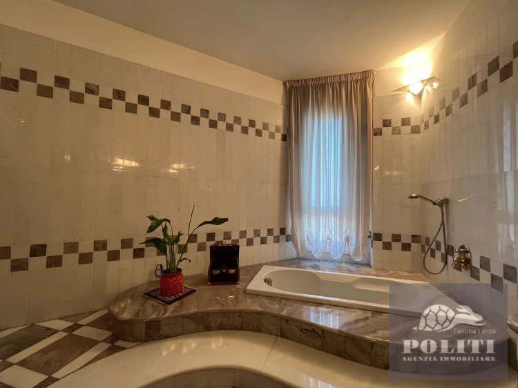 Camera padronale con bagno Lussuosa Villa Bifamiliare Cerreto Guidi con giardino privato con vista sulle colline toscane