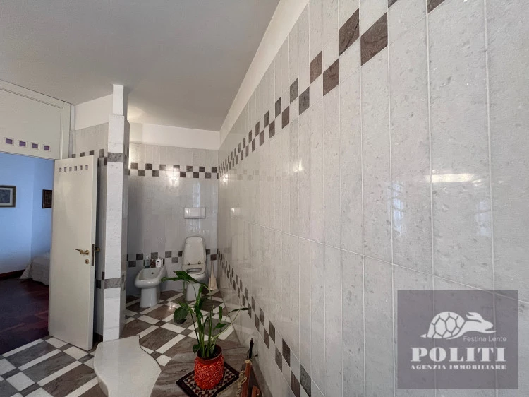 Camera padronale con bagno Lussuosa Villa Bifamiliare Cerreto Guidi con giardino privato con vista sulle colline toscane