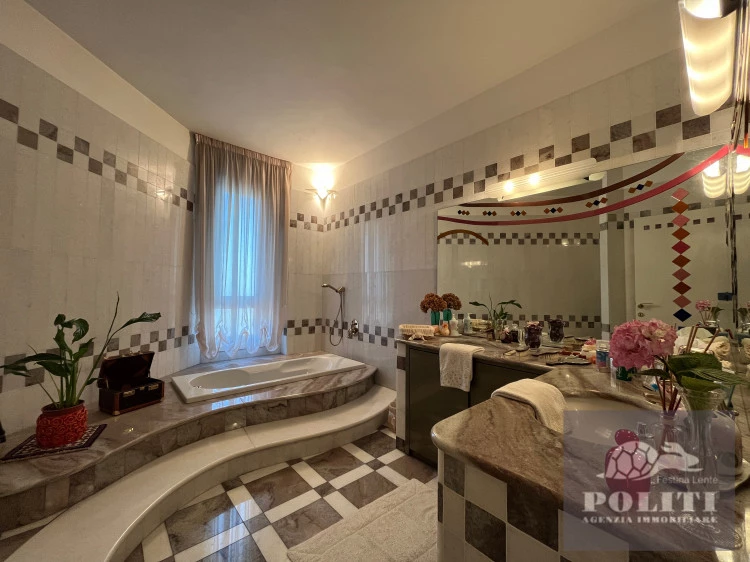 Camera padronale con bagno Lussuosa Villa Bifamiliare Cerreto Guidi con giardino privato con vista sulle colline toscane