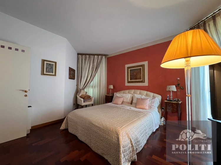 Camera padronale con bagno Lussuosa Villa Bifamiliare Cerreto Guidi con giardino privato con vista sulle colline toscane
