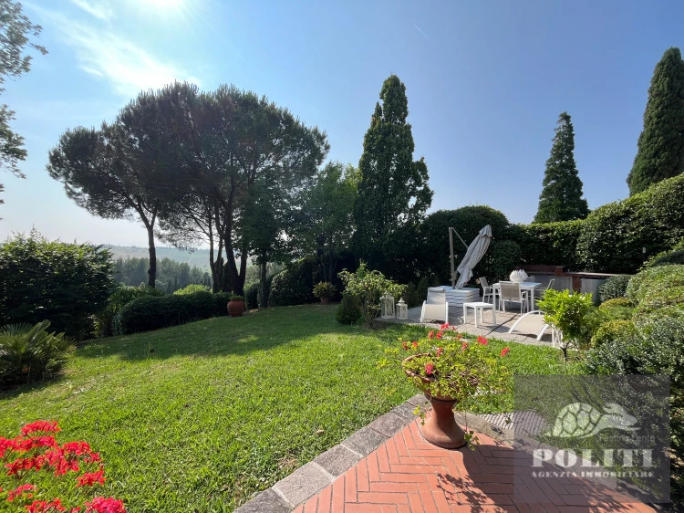 Lussuosa Villa Bifamiliare Cerreto Guidi con giardino privato con vista sulle colline toscane