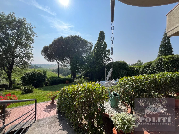 Lussuosa Villa Bifamiliare Cerreto Guidi con giardino privato con vista sulle colline toscane