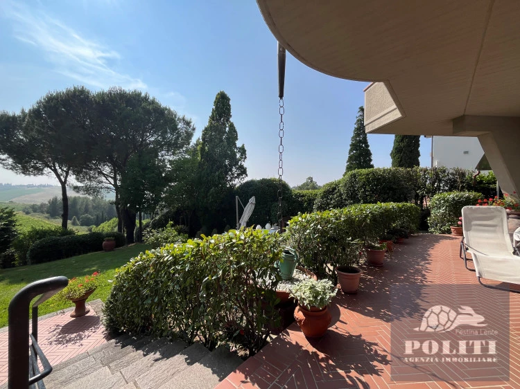 Lussuosa Villa Bifamiliare Cerreto Guidi con giardino privato con vista sulle colline toscane