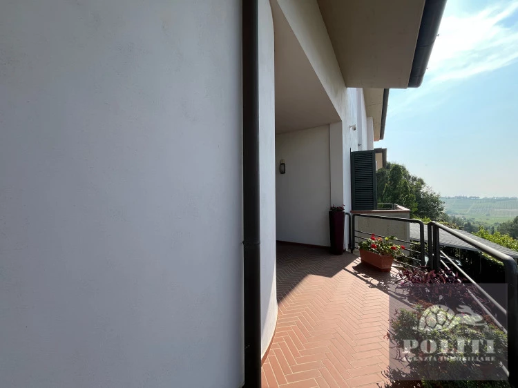 Lussuosa Villa Bifamiliare Cerreto Guidi con giardino privato con vista sulle colline toscane