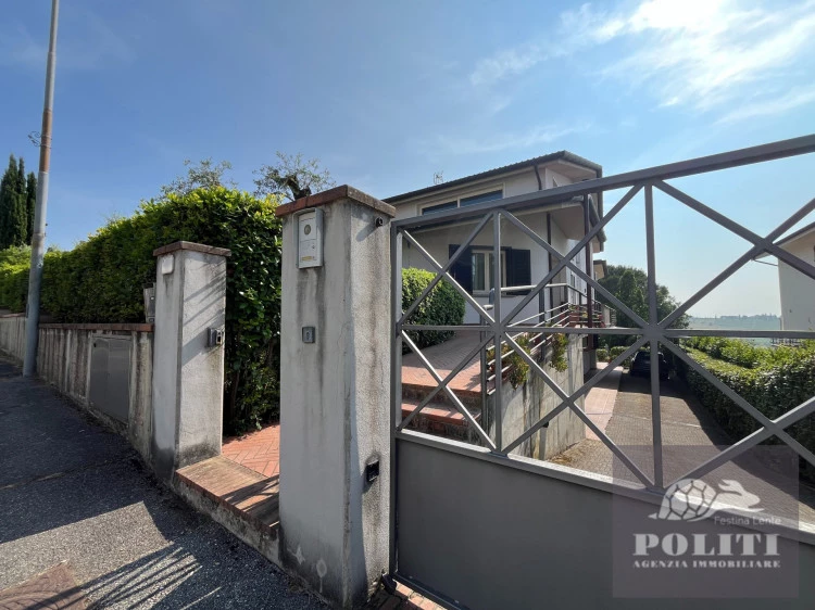 Lussuosa Villa Bifamiliare Cerreto Guidi con giardino privato con vista sulle colline toscane